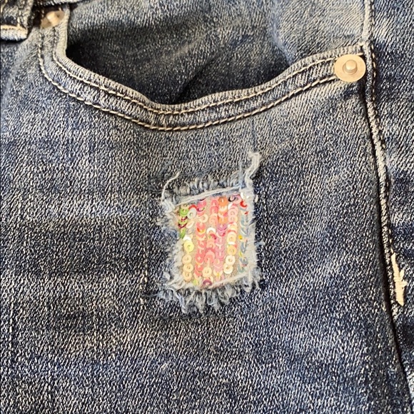 CeCe embellished Frayed ankle length jeans - Picture 6 of 8